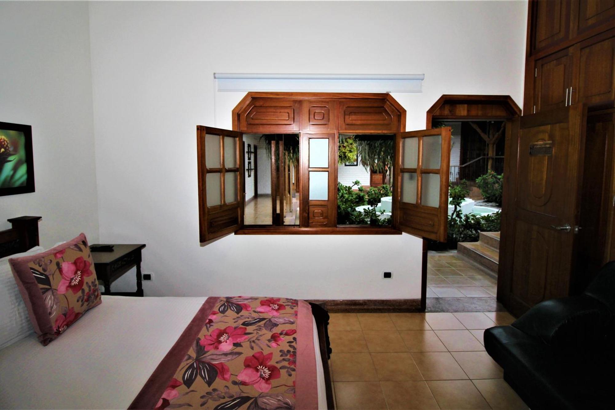 Amazilia Hotel Cerritos Екстериор снимка