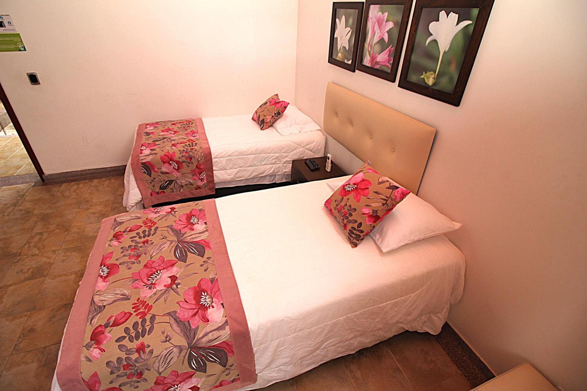 Amazilia Hotel Cerritos Екстериор снимка