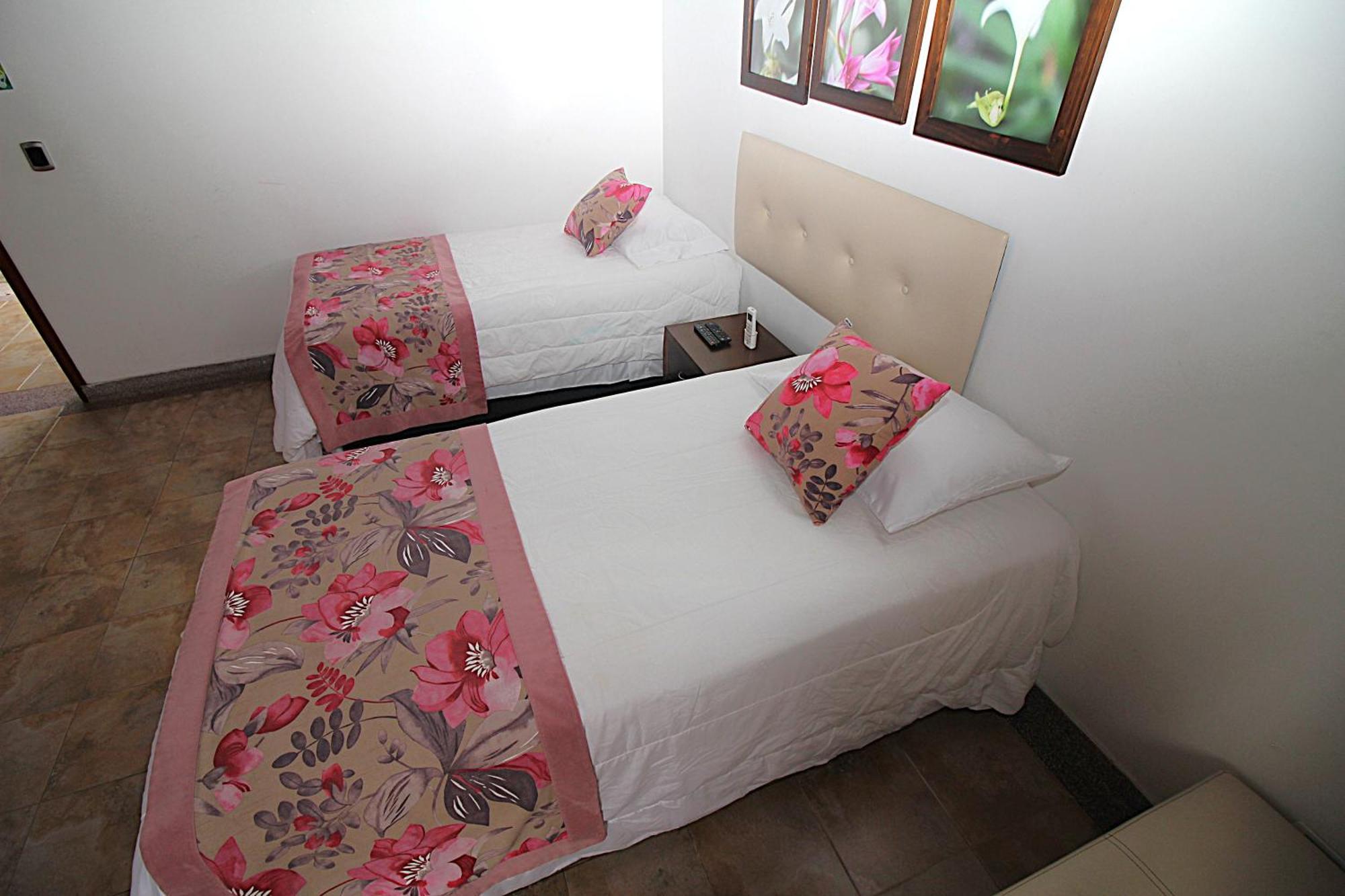 Amazilia Hotel Cerritos Екстериор снимка
